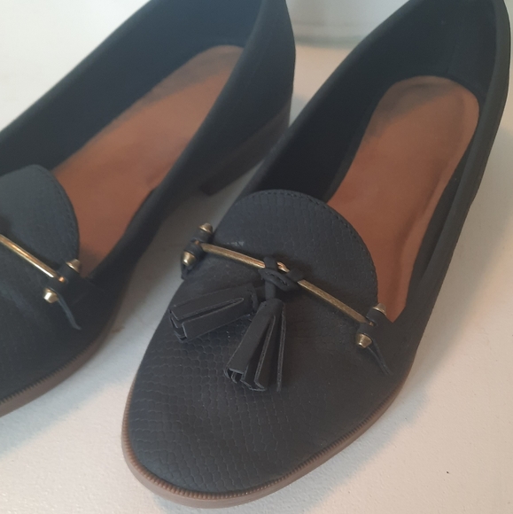 Black Loafers with Tassle - Picture 2 of 4